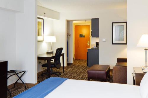 Greenville Downtown Hotel | Holiday Inn Express & Suites Greenville-Downtown by IHG