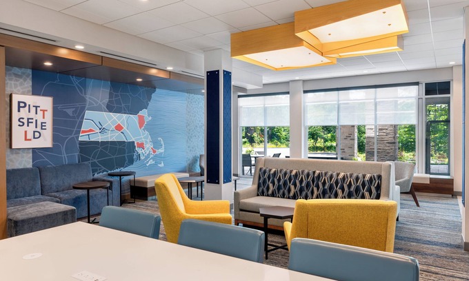 Pittsfield Hotel | Holiday Inn Express & Suites Pittsfield - Berkshires by IHG