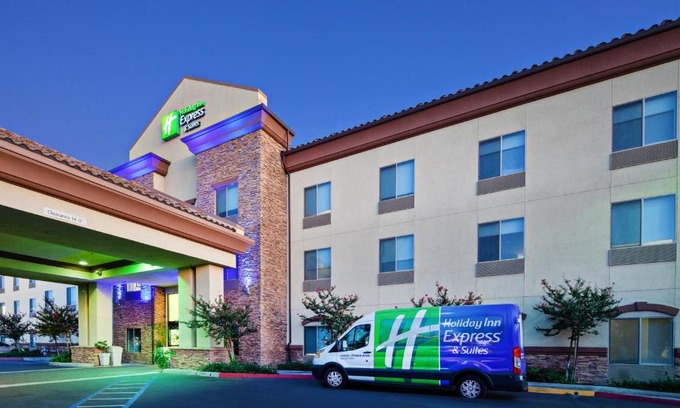 Clovis Hotel | Holiday Inn Express & Suites Clovis Fresno Area by IHG