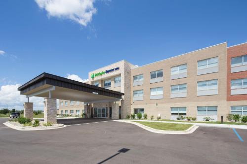 Gaylord Hotel | Holiday Inn Express & Suites - Gaylord by IHG