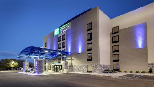 Jackson Hotel | Holiday Inn Express & Suites Jackson Downtown - Coliseum by IHG