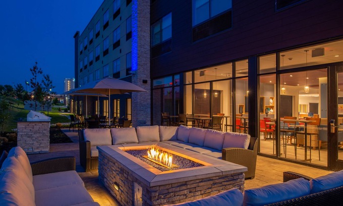 Olathe Hotel | Holiday Inn Express & Suites Olathe West by IHG