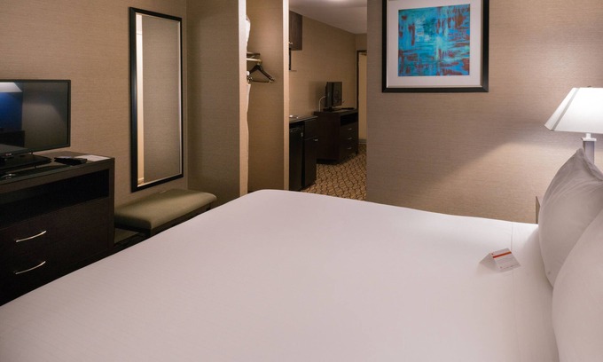 East Pasadena Hotel | Holiday Inn Express & Suites Pasadena - Los Angeles by IHG