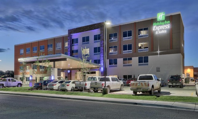 Roswell Hotel | Holiday Inn Express & Suites - Roswell by IHG