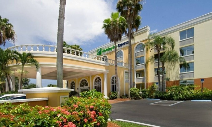 Doral Apartment | Holiday Inn Express SUPERBOWL WEEKEND