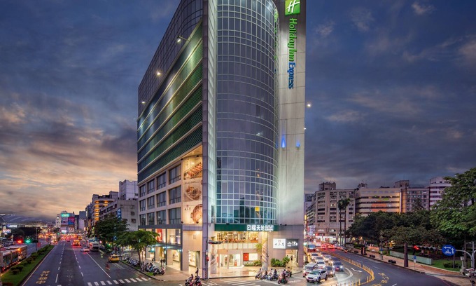 Central District Hotel | Holiday Inn Express Taichung Park, an IHG Hotel