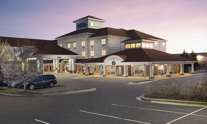 East Paris Hotel | Holiday Inn Grand Rapids Airport by IHG