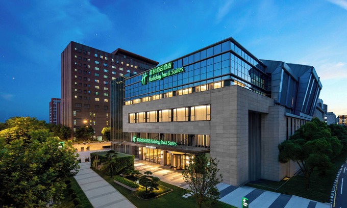 Downtown Shanghai Hotel | Holiday Inn Hotel & Suites Shanghai Changfeng by IHG