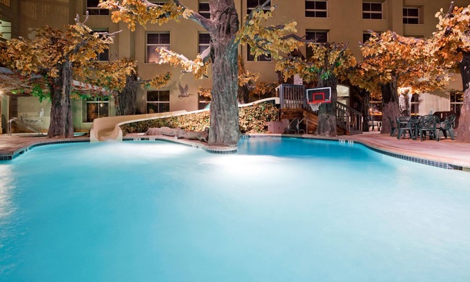 Madison Hotel | Holiday Inn Hotel & Suites Madison West - Middleton by IHG
