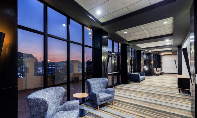 South Tulsa Hotel | Holiday Inn Hotel & Suites Tulsa South by IHG