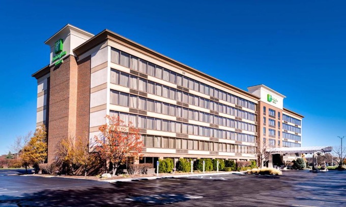 Warren Hotel | Holiday Inn Hotel & Suites Warren by IHG