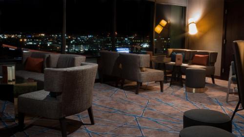 Harbor Hotel | Holiday Inn Long Beach - Airport by IHG