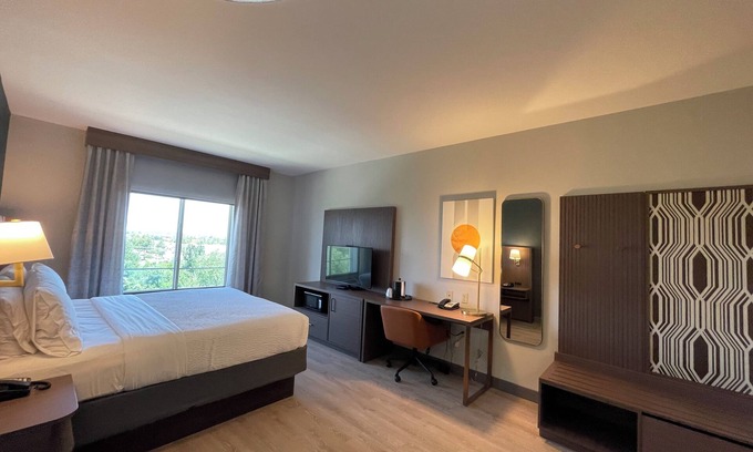 Central Oklahoma City Hotel | Holiday Inn Oklahoma City Airport by IHG