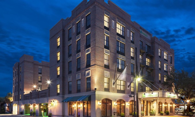 Yamacraw Village Hotel | Holiday Inn Savannah Historic District by IHG
