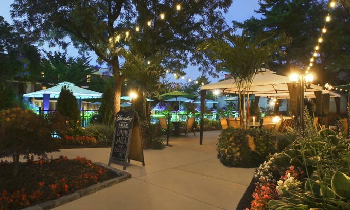 Carle Place Hotel | Holiday Inn Westbury - Long Island by IHG