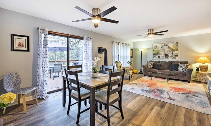 Eureka Springs House | Holiday Island Home Mountain View and Hot Tub!