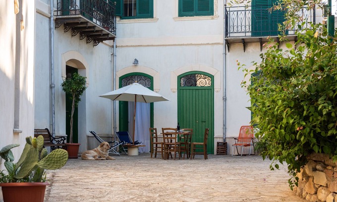 Castellammare del Golfo House | Holiday Home Casina ai Fraginesi with Mountain View, Shared Garden & Wi-Fi