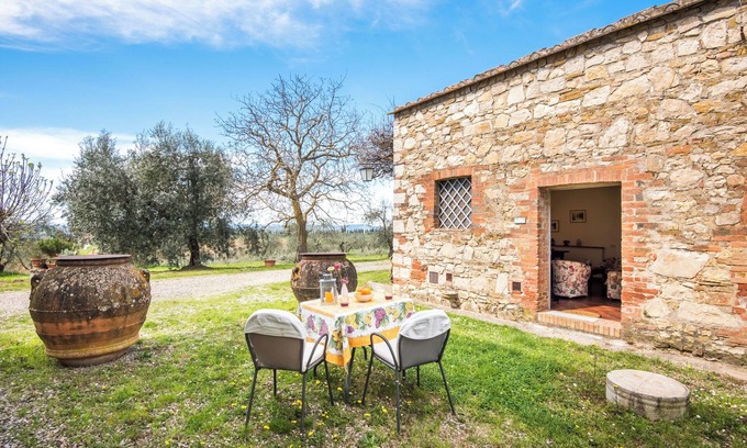 Ponte di Gabbiano House | Holiday Home "Limonaia" with Shared Pool, Communal Garden and Wi-Fi