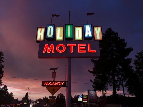 Larkspur Hotel | Holiday Motel Bend
