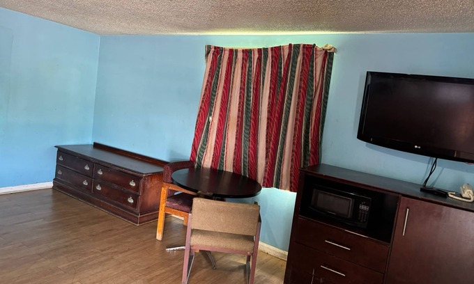 Cleveland Hotel | Holiday Motel by Belvilla Cleveland, TN