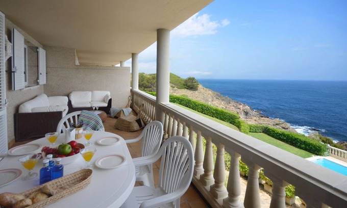 Begur Apartment | Holiday rental apartment with swimming pool in Begur, Aiguafreda