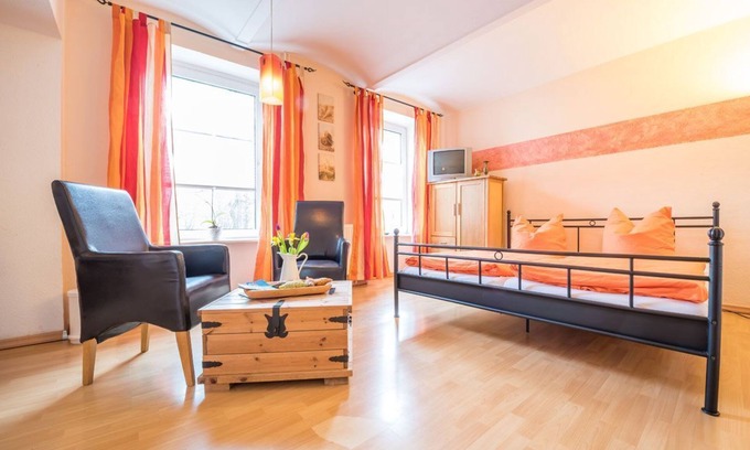 Stralsund Apartment | Holiday Room II - Holiday Room Zur Quelle