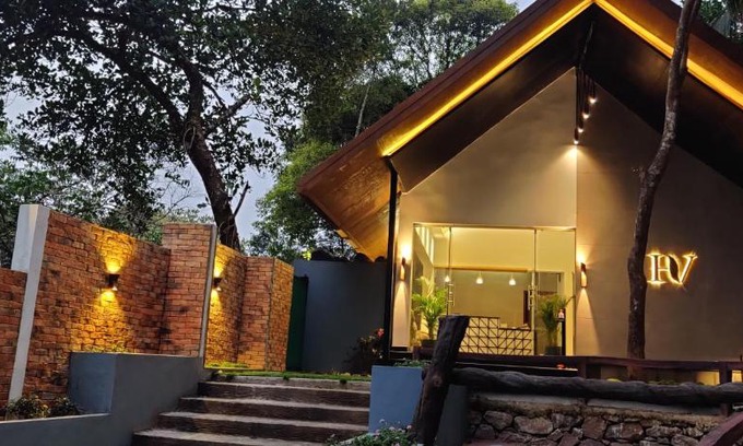 Elappara Hotel | Holiday Vagamon