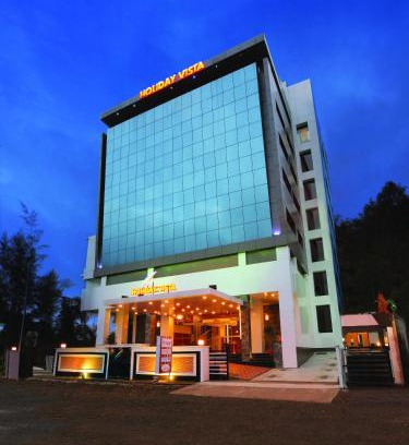 Vazhayil Hotel | Holiday Vista Thekkady a premium hotel near periyar wild life sanctuary with sky view pool