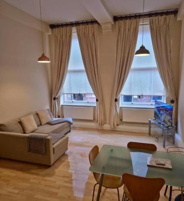 Nottingham City Centre Apartment | Hollowstone Place, Spacious 2 Bed, City Centre NG1, Sleeps 6,Free Parking