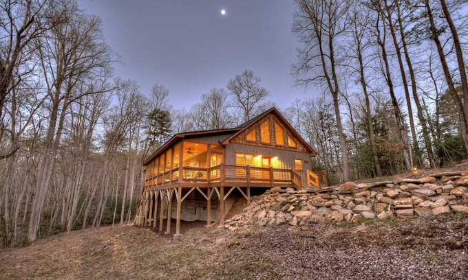 Blairsville Cabin | Holly Berry Hill - Walk to Lake Nottely, Unwind in the Hot Tub & Enjoy S'mores Under the Stars