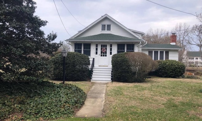 Cape May House | Holly Cottage at Shunpike Pond