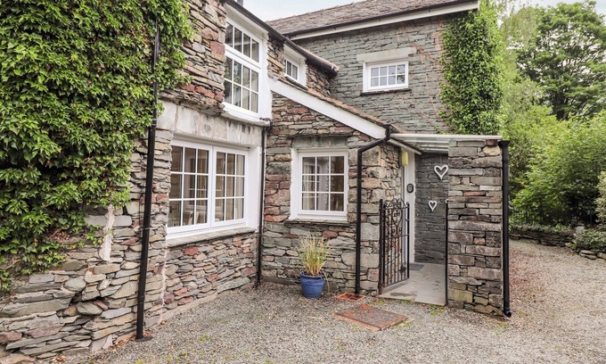 Grasmere Cottage | HOLLY COTTAGE, pet friendly, character holiday cottage in Grasmere