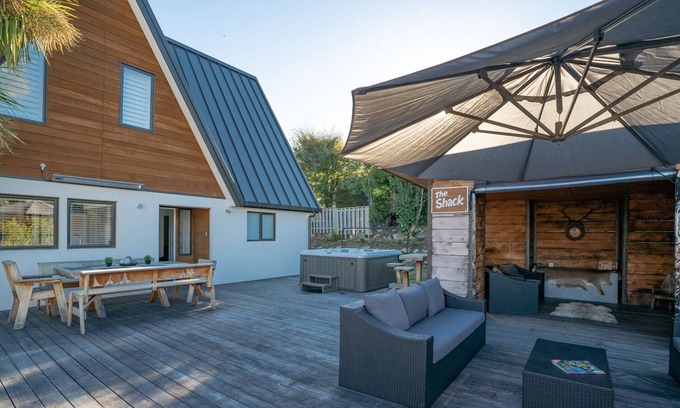 Kelvin Heights House | Holly Court Haven