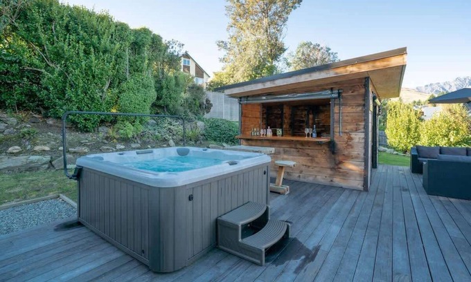Kelvin Heights House | Holly Court Haven Sum