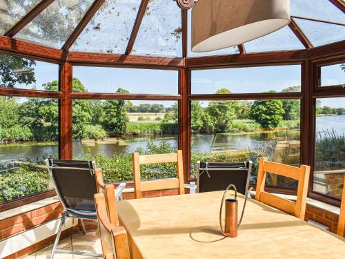 Bramerton House | Holly Lodge