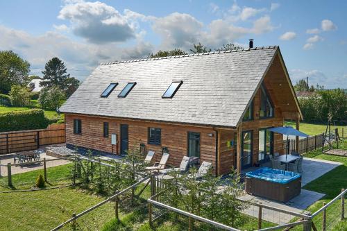 Kingswood House | Holly Lodge
