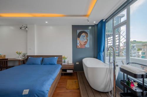 Old Quarter Apartment | Holly's Elegance Retreat with bathtub in Old Quarter