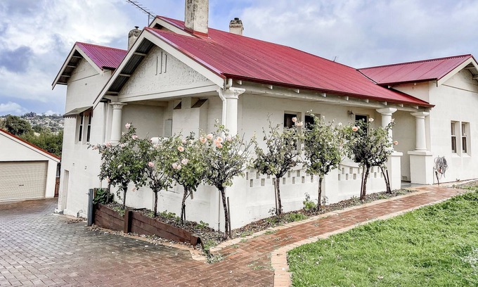Mount Gambier House | Holly’s Retreat PET FRIENDLY
