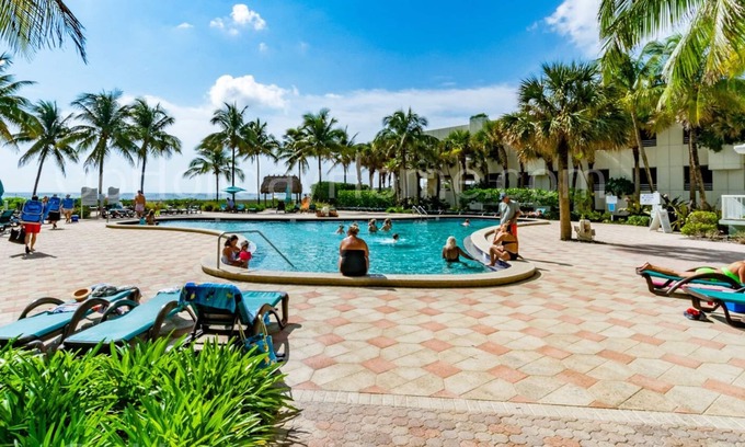 Hollywood South Central Beach Apartment | Hollywood Beach, 2 bedrooms 2 bathrooms, on the beach