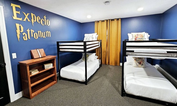 Wisconsin Dells House | Hollywood Hangout | Arcade Game Room | Movie Theatre | Themed Rooms | Downtown
