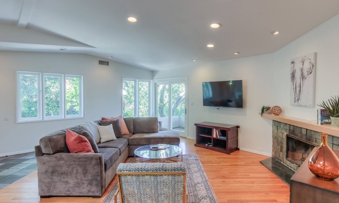 Hollywood Hills West House | Hollywood Hills Retreat ★ Big Backyard in Peaceful Setting ★ 2 Car Garage