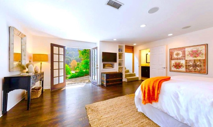 Hollywood Hills West House | Hollywood Hills Spa Retreat+Jacuzzi Style Tub+Steam+Views+1/2 Acre Garden+Deck