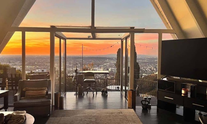 Hollywood Hills West Villa | Hollywood Hills Zen Villa ~Jetliner Views, Hot Tub