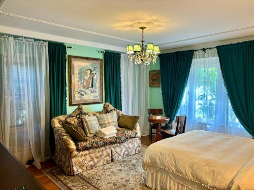 Hollywood House | Hollywood Home