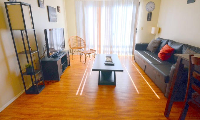 East Hollywood Apartment | Hollywood Magic - Silver Lake