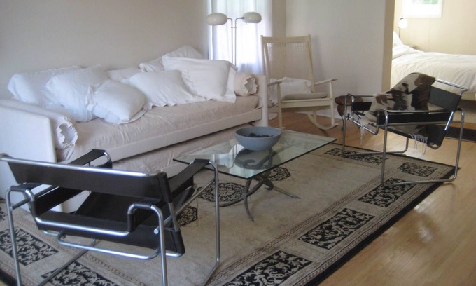Fairfax District Apartment | Hollywood-Mid-Wilshire-Beverly Apt. near the Grove, Farmers' Market, CBS-TV City