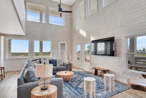 Leeward Sands House | Holy Moly