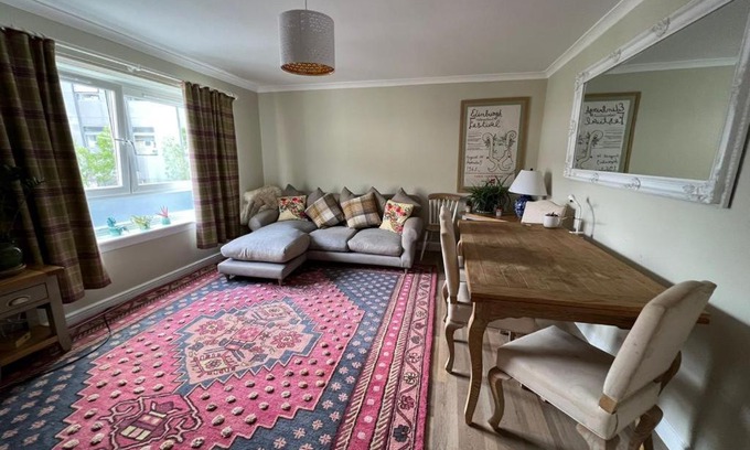 Gifford Apartment | Holyrood Duplex 3- Bedrooms Apartment