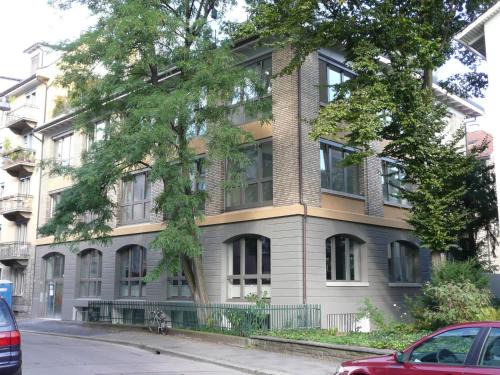 District 4 Bed & Breakfast | Holzlager Bed & Breakfast