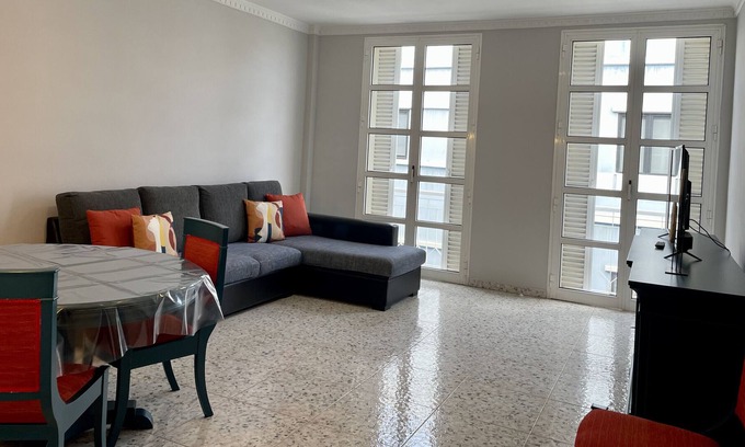 Vegueta Apartment | HomeForGuest 3 Bedroom Apartment in Triana